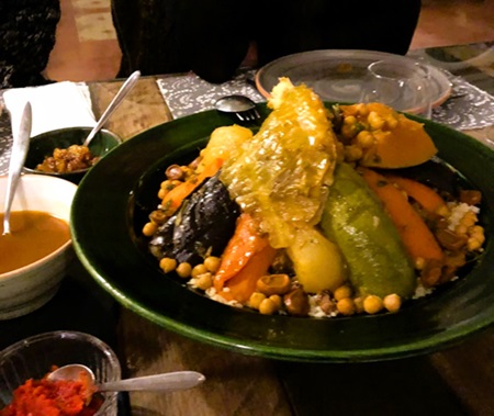 ¿Qué se puede comer en Marruecos? 5 Cuscús tradicional marroquí con verduras y carne