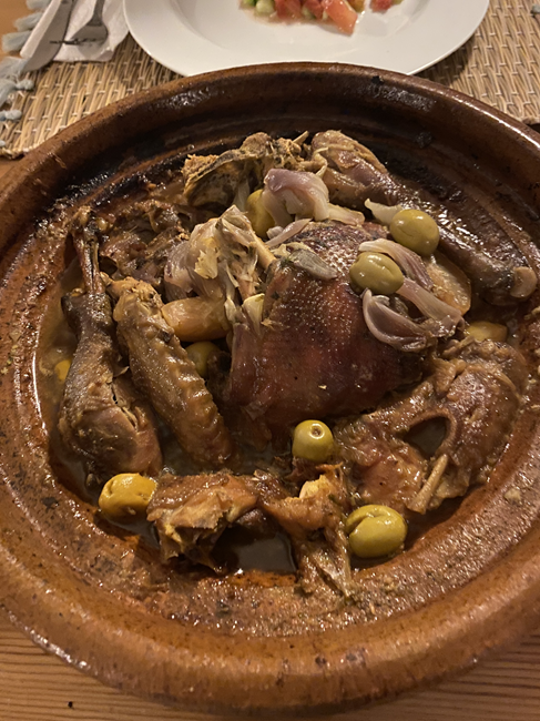 ¿Qué se puede comer en Marruecos? 4 Tajine de pollo campero con aceitunas y limón en salmuera
