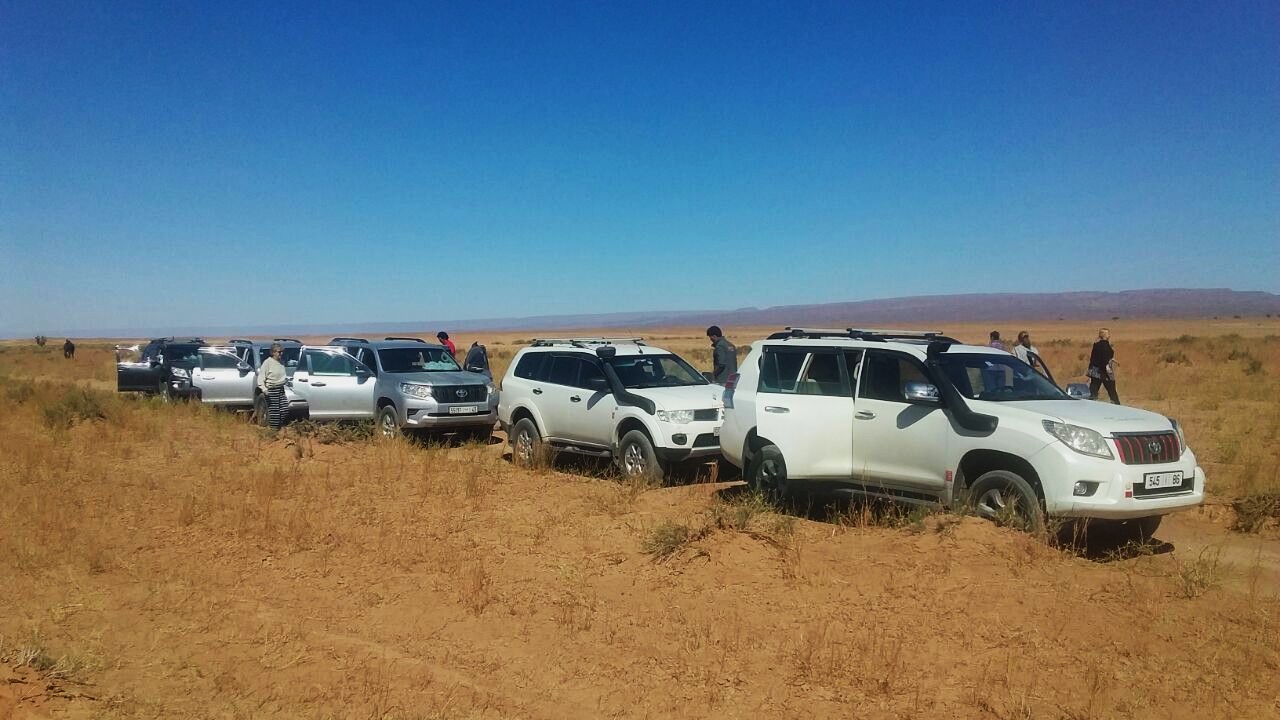 Vehículos 4x4 de Dromedario Volador durante una ruta privada por Marruecos