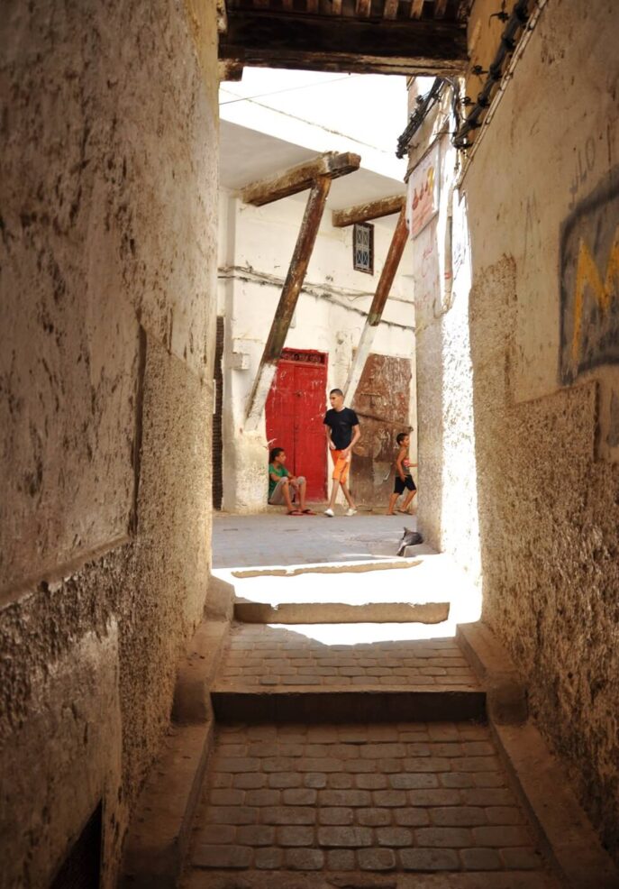 Callejón tradicional de la medina de Fez