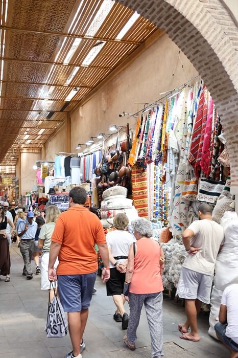 Qué saber antes de viajar a Marruecos: consejos y cosas importantes 2 rutas por marruecos ali zoco marruecos.jpg