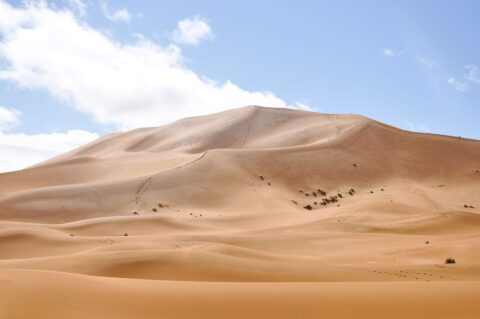 Dunas del desierto de Erg Chebbi, en Merzouga, el Sahara de Marruecos