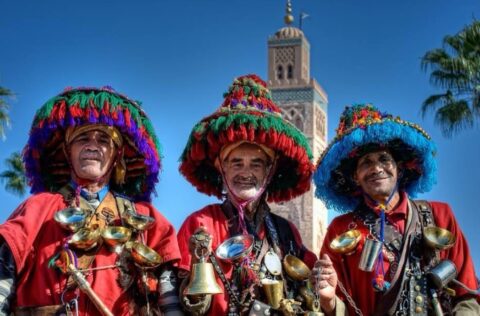 rutas por marruecos ali personajes pintorescos que te acompanan en tus rutas por marruecos los aguadores
