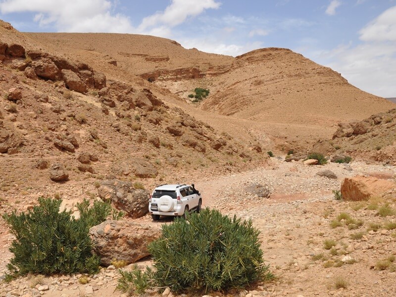 Rutas privadas por Marruecos con una agencia local especializada en un único destino 4 Vehículo 4x4 durante una ruta privada por el sur de Marruecos